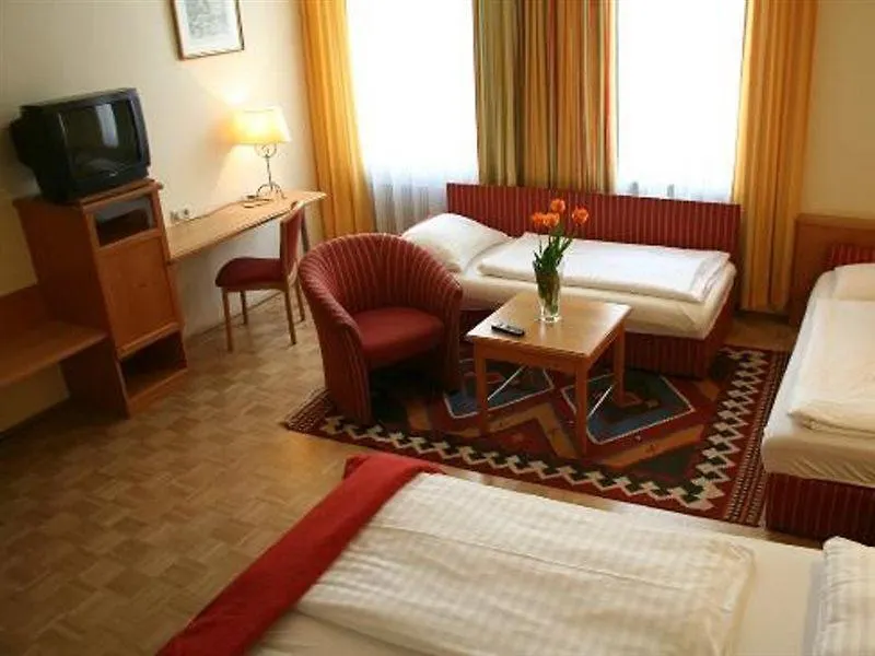Adlerhof Bed & Breakfast Salzburg 2*,