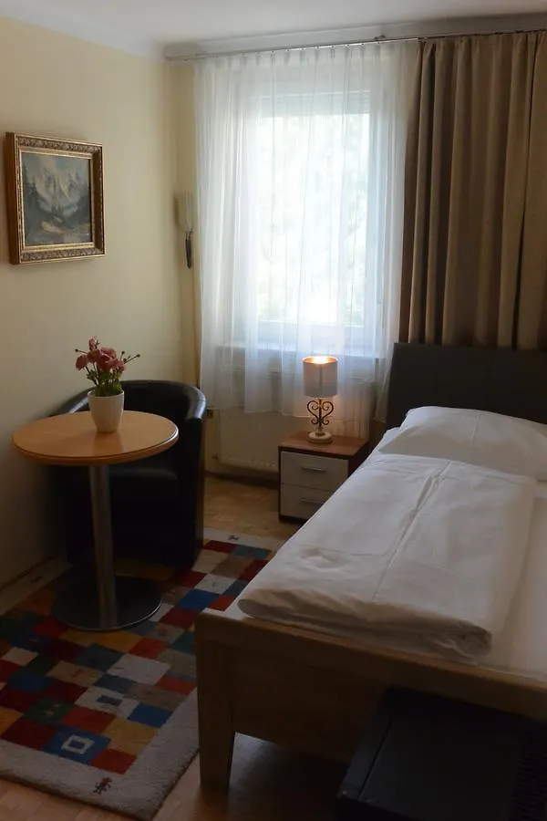 Adlerhof Bed & Breakfast Salzburg 2*,
