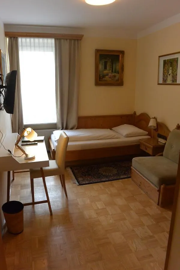 Adlerhof Bed & Breakfast Salzburg 2*,