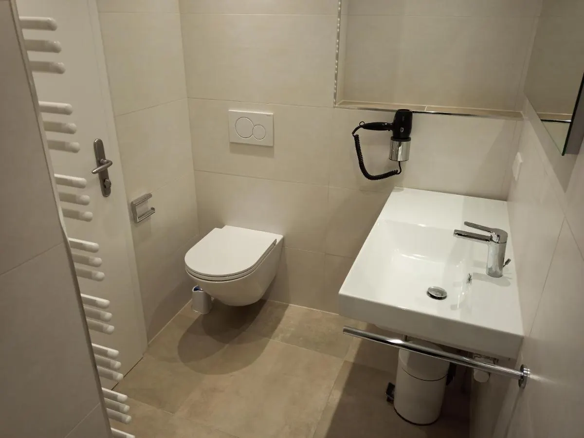 Adlerhof Bed & Breakfast Salzburg 2*,  Austria