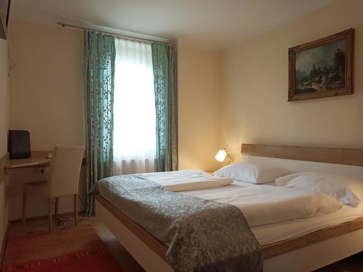 Adlerhof Bed & Breakfast Salzburg 2*,  Austria