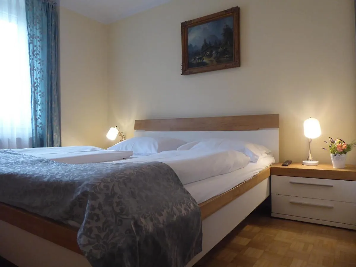 Adlerhof Bed & Breakfast Salzburg 2*,  Austria
